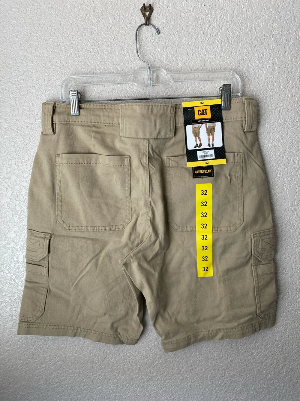 Caterpillar Men’s Tan Cargo Shorts 32